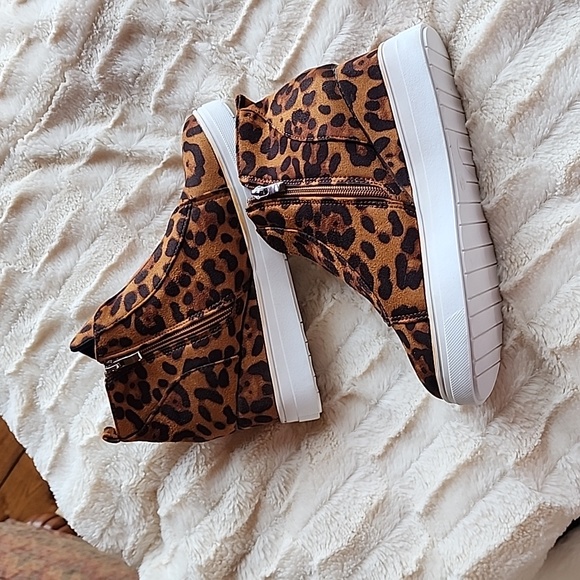 WOMEN'S 7.5 (40) TIGER PRINT ZIP-UP ANKLE BOOTS NWOT. - Picture 3 of 8